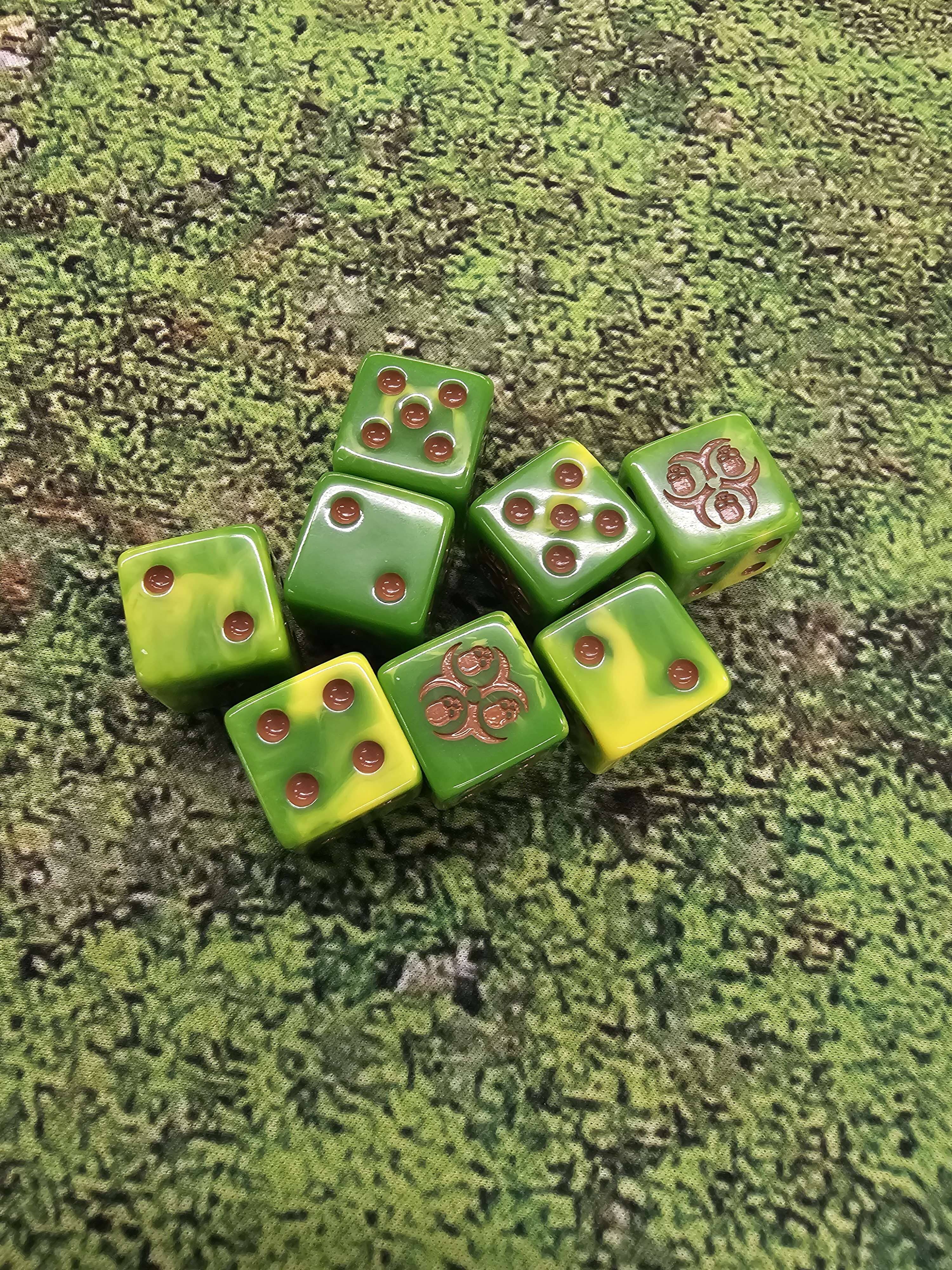 Hazardly Green (16MM) - 25CT Dice Red Dragon  | Multizone: Comics And Games